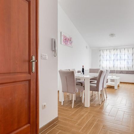 Apartmani Pocrnic Pakoštane Eksteriør bilde