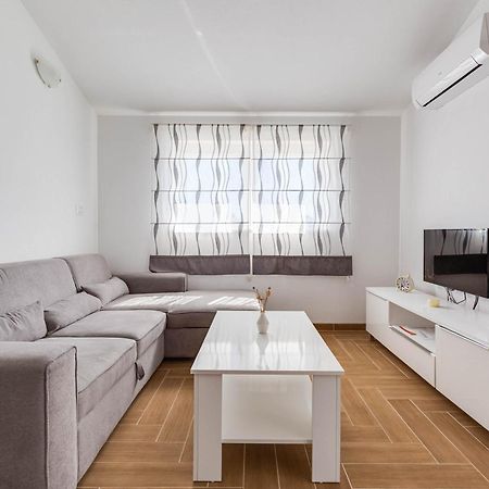 Apartmani Pocrnic Pakoštane Eksteriør bilde