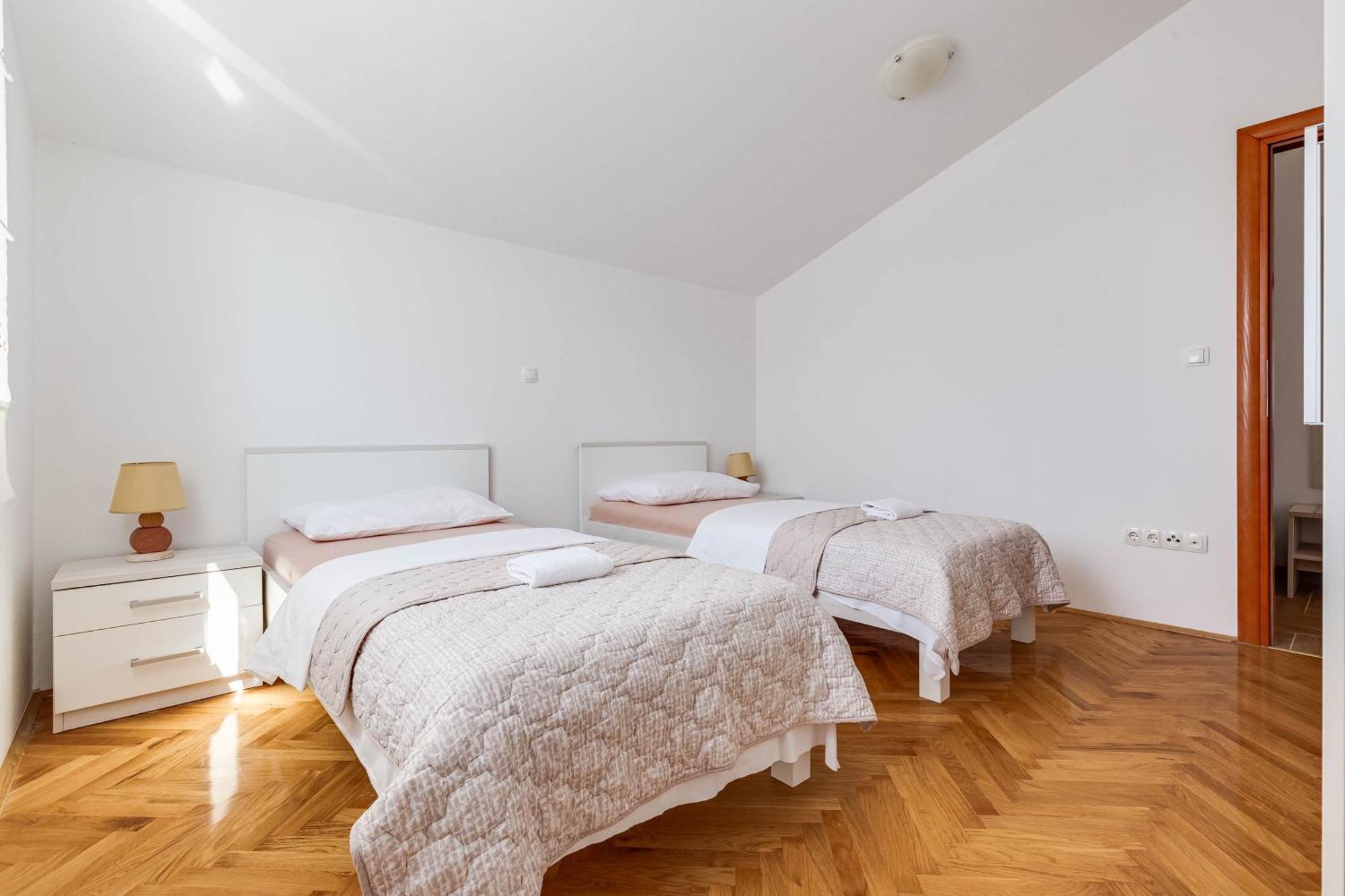 Apartmani Pocrnic Pakoštane Eksteriør bilde