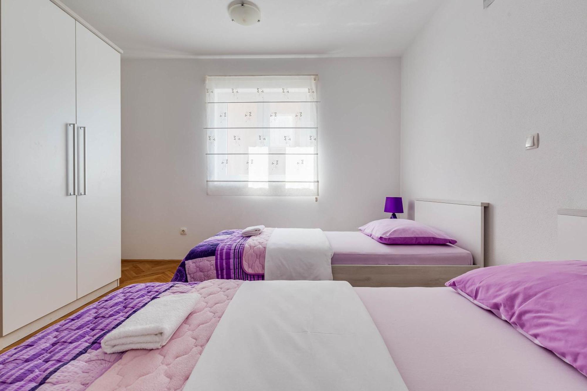 Apartmani Pocrnic Pakoštane Eksteriør bilde