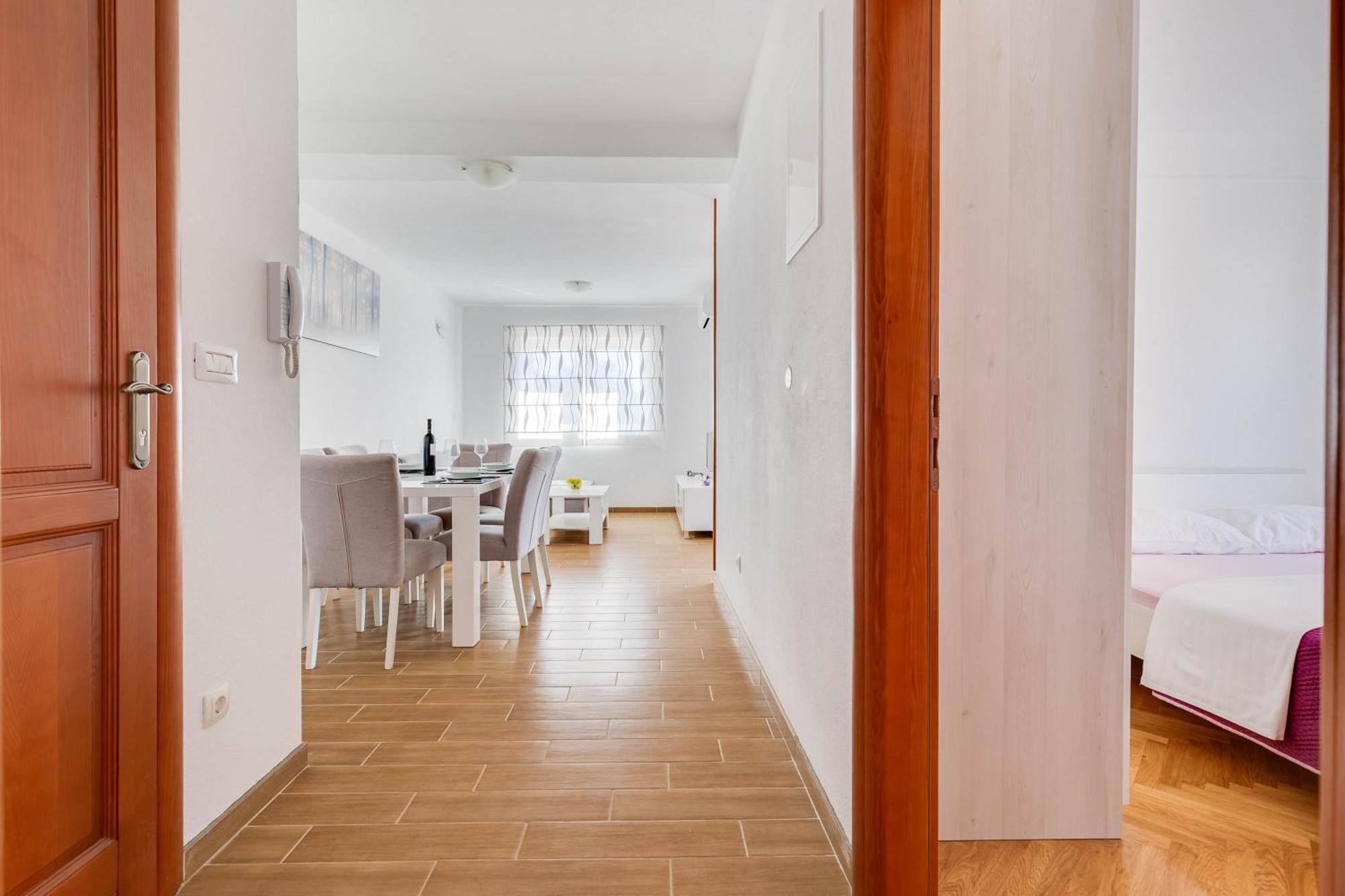 Apartmani Pocrnic Pakoštane Eksteriør bilde